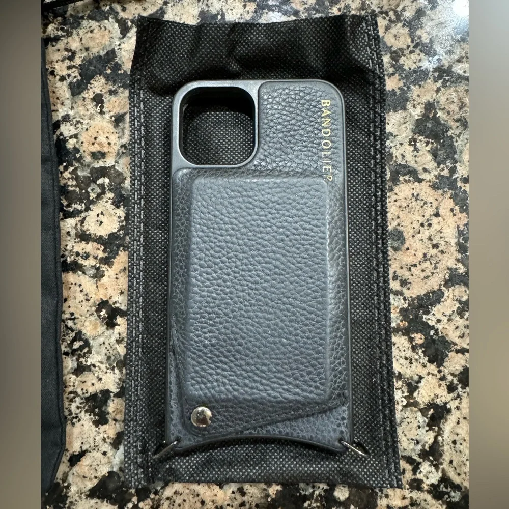 Bandolier IPhone 11 Pro EMMA case - black/pewter